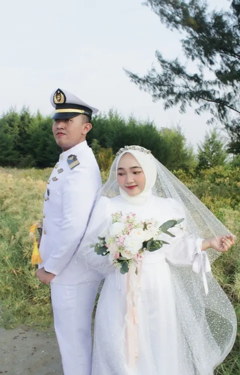 Foto sampul undangan Awwal & Silva
