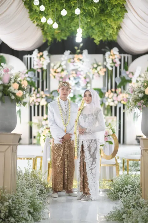Foto sampul undangan Riska Wahyu Arum Kusuma Sari & Khairul Gazali