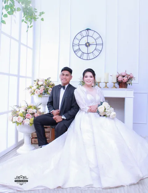 Foto sampul undangan Mega & Rusel