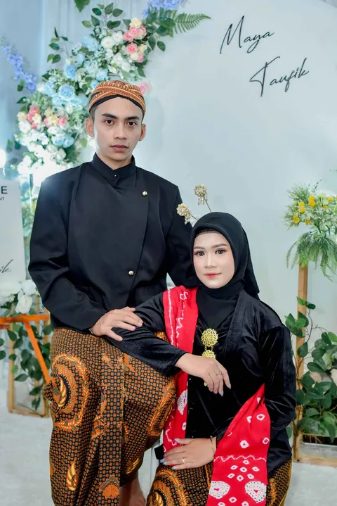 Foto sampul undangan Maya & Taufik