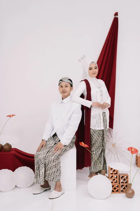 Foto sampul undangan Oka & Cahya