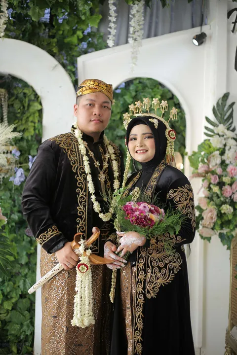 Foto sampul undangan Henita & Adhiim