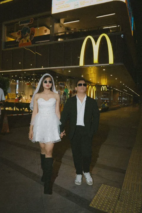 Foto sampul undangan Dian Astika & Frans Hendi Yanto