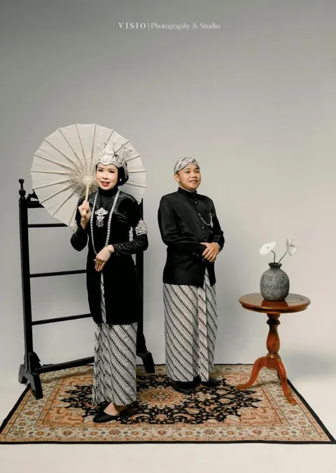 Foto sampul undangan Diana & Adit