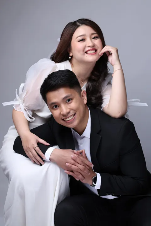 Foto sampul undangan Regina & Rafael
