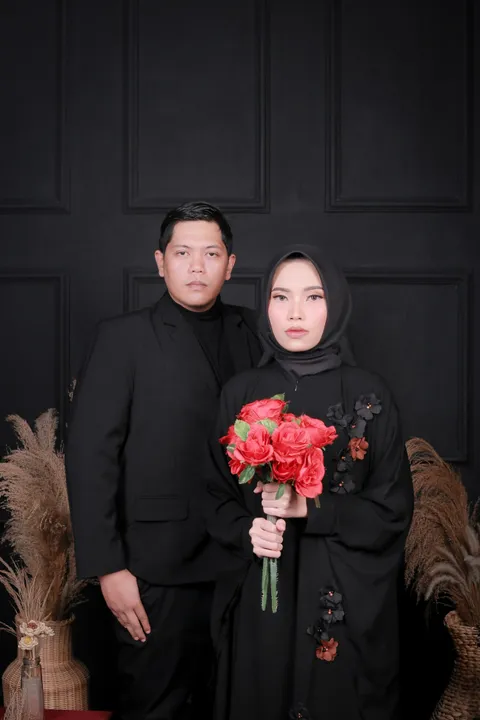 Foto sampul undangan Hindun & Andri
