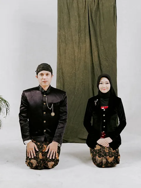Foto sampul undangan Inug & Mayesa