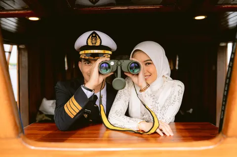Foto sampul undangan Risky & Fhybe