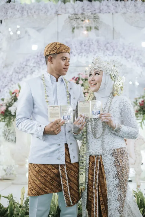 Foto sampul undangan Isna & Bayu