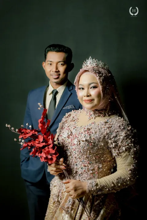 Foto sampul undangan Mega & Dani