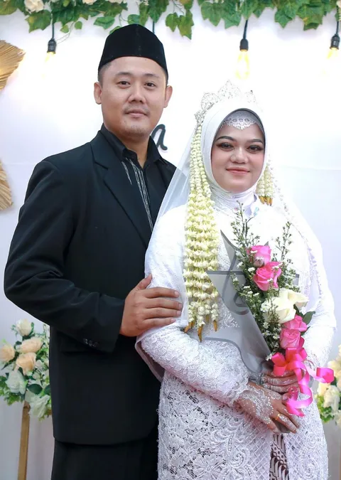 Foto sampul undangan Ari & Tya