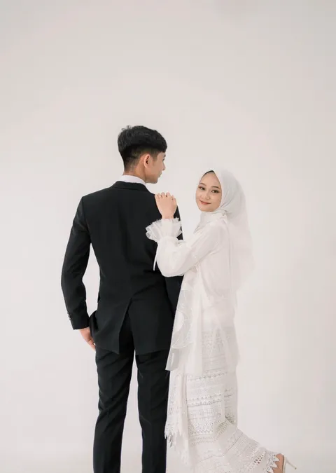 Foto sampul undangan Rr Tiara Amelia & Barok Rizqi Aladhirus