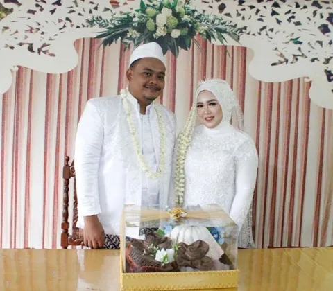 Foto sampul undangan Fauzi & Olvi