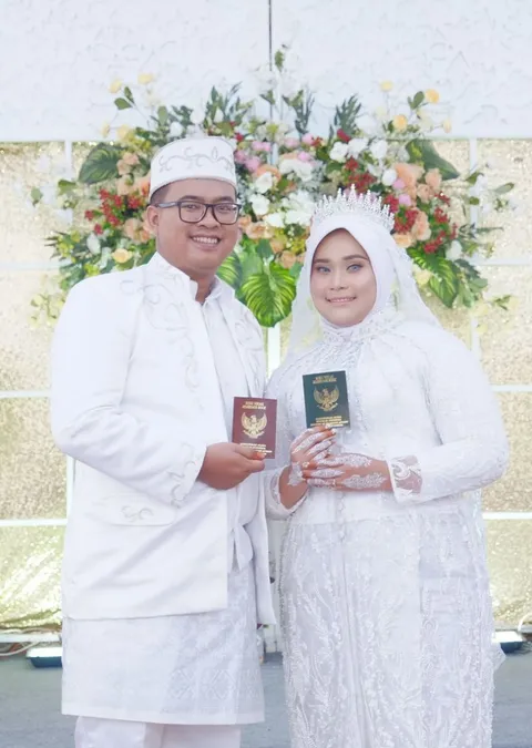 Foto sampul undangan Widya & Pulung