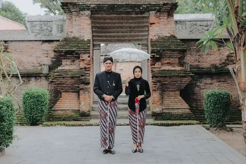Foto sampul undangan Agil & Tari