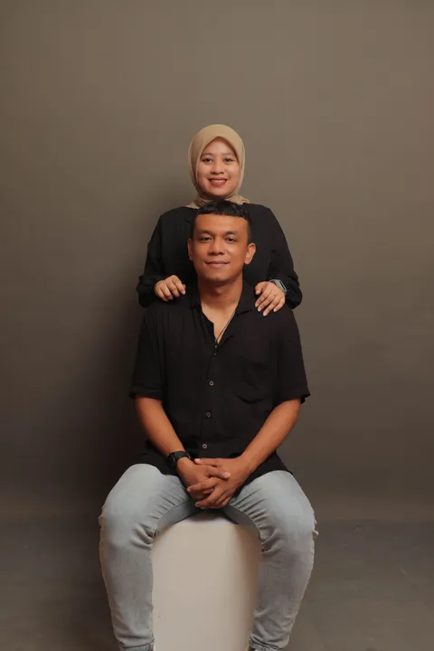 Foto sampul undangan Refli & Frisca