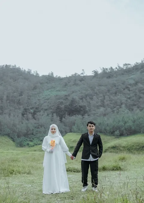 Foto sampul undangan Mey & Hanif