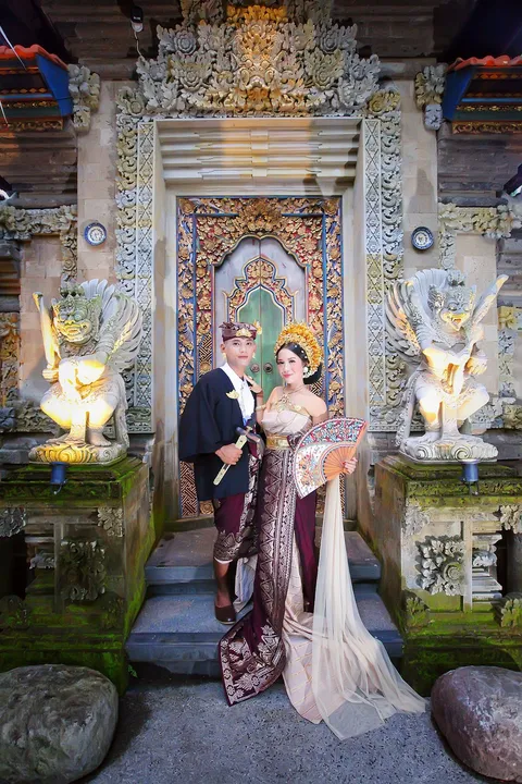 Foto sampul undangan Anggreni & Eva