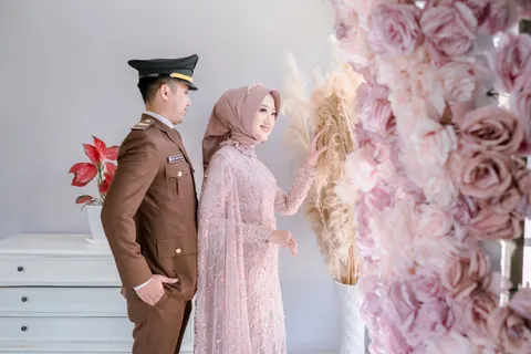 Foto sampul undangan Helmi & Fridayova