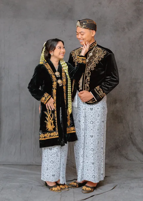 Foto sampul undangan Pijar Wati & Christoforus Roni P.