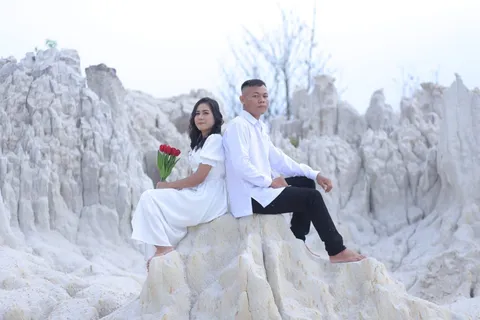 Foto sampul undangan Meni & Hendra