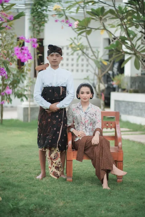 Foto sampul undangan Nunung & Adhit