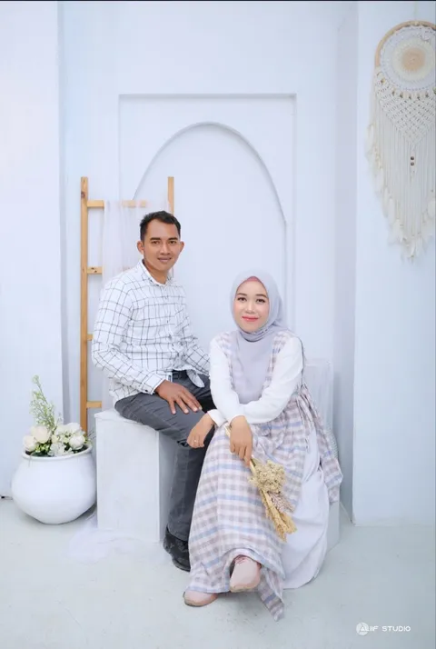 Foto sampul undangan Roi & Faris