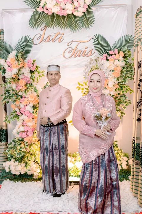 Foto sampul undangan Faiz & Isti