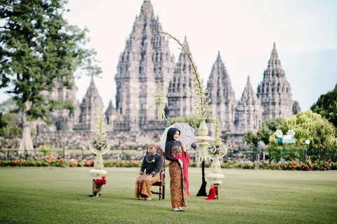 Foto sampul undangan Deni & Manda
