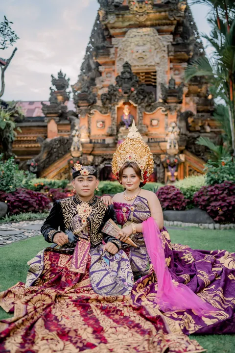 Foto sampul undangan Esa & Yogi
