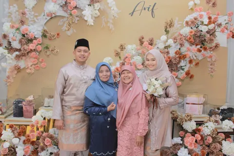 Foto sampul undangan Fakhri & Yesi