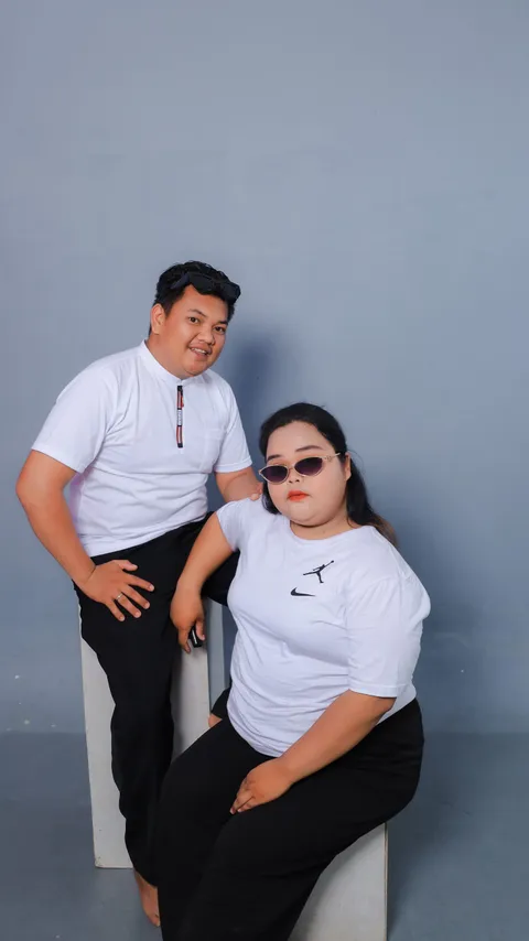 Foto sampul undangan Revalina Talomba & Jhonatan Oyong Handayani Pea