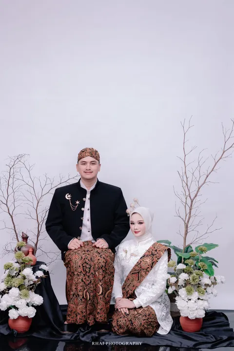 Foto sampul undangan Yuyun Nurumi Aulia & Oskar Yosodipuro