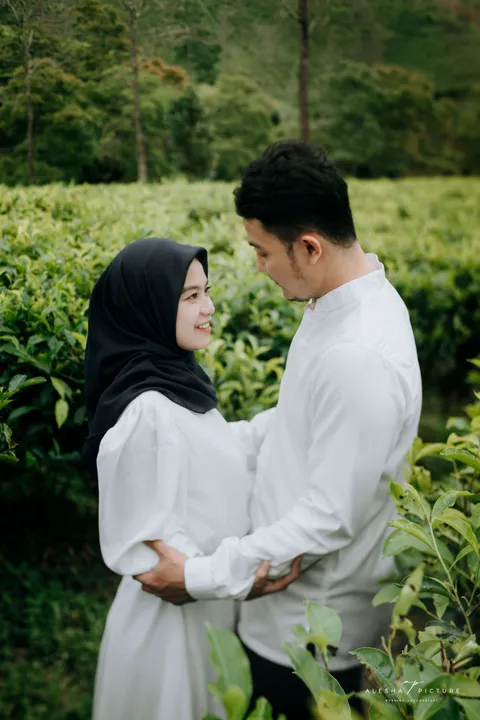 Foto sampul undangan Yudhis & Reina