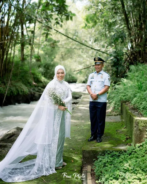 Foto sampul undangan Dali & Lila