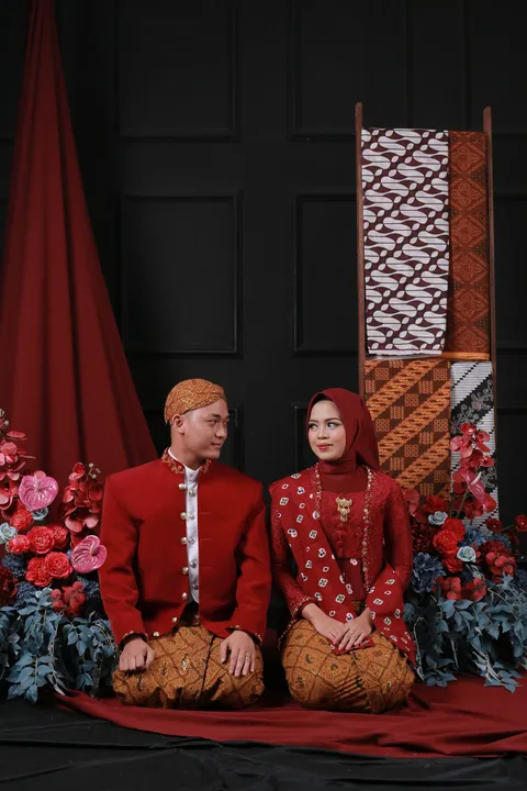 Foto sampul undangan Ikrom & Linda