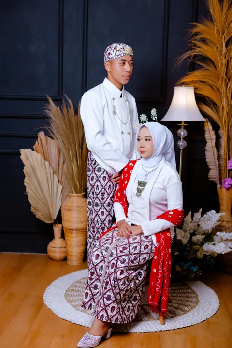 Foto sampul undangan Widhi & Vina