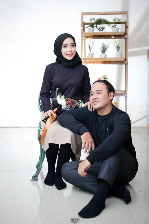 Foto sampul undangan Helmi & Mira