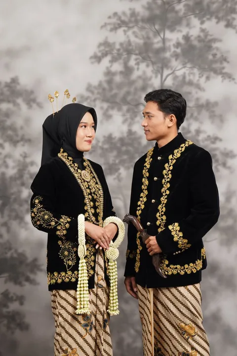 Foto sampul undangan Dini Fahriah & Azis Maulana Mugni