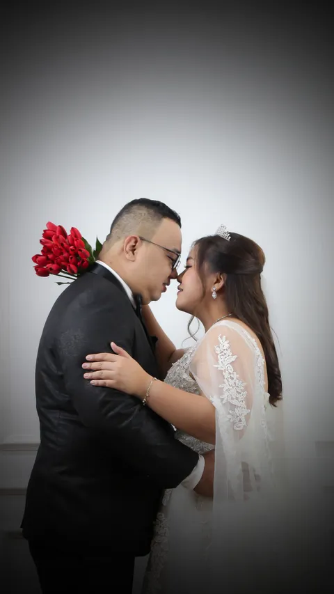 Foto sampul undangan Loly & Mario