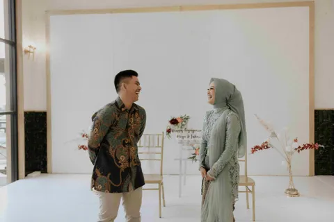 Foto sampul undangan Mega & Fahmi