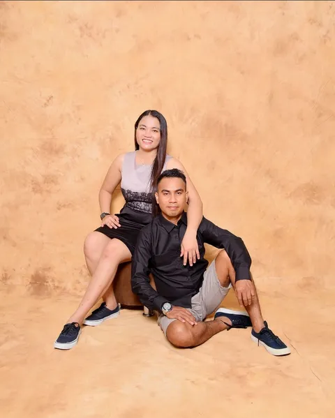 Foto sampul undangan Tina & Jones