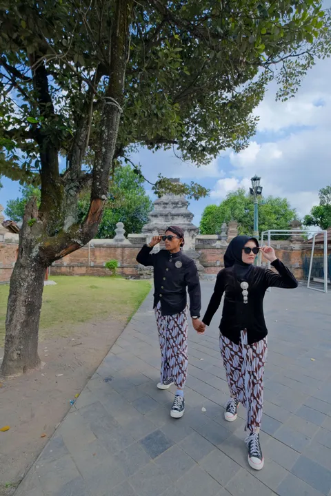 Foto sampul undangan Arif & Ratih